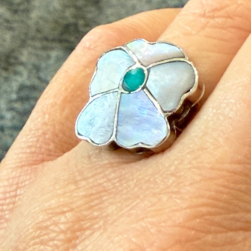 Floral Silver Ring! - Picture 2 of 6